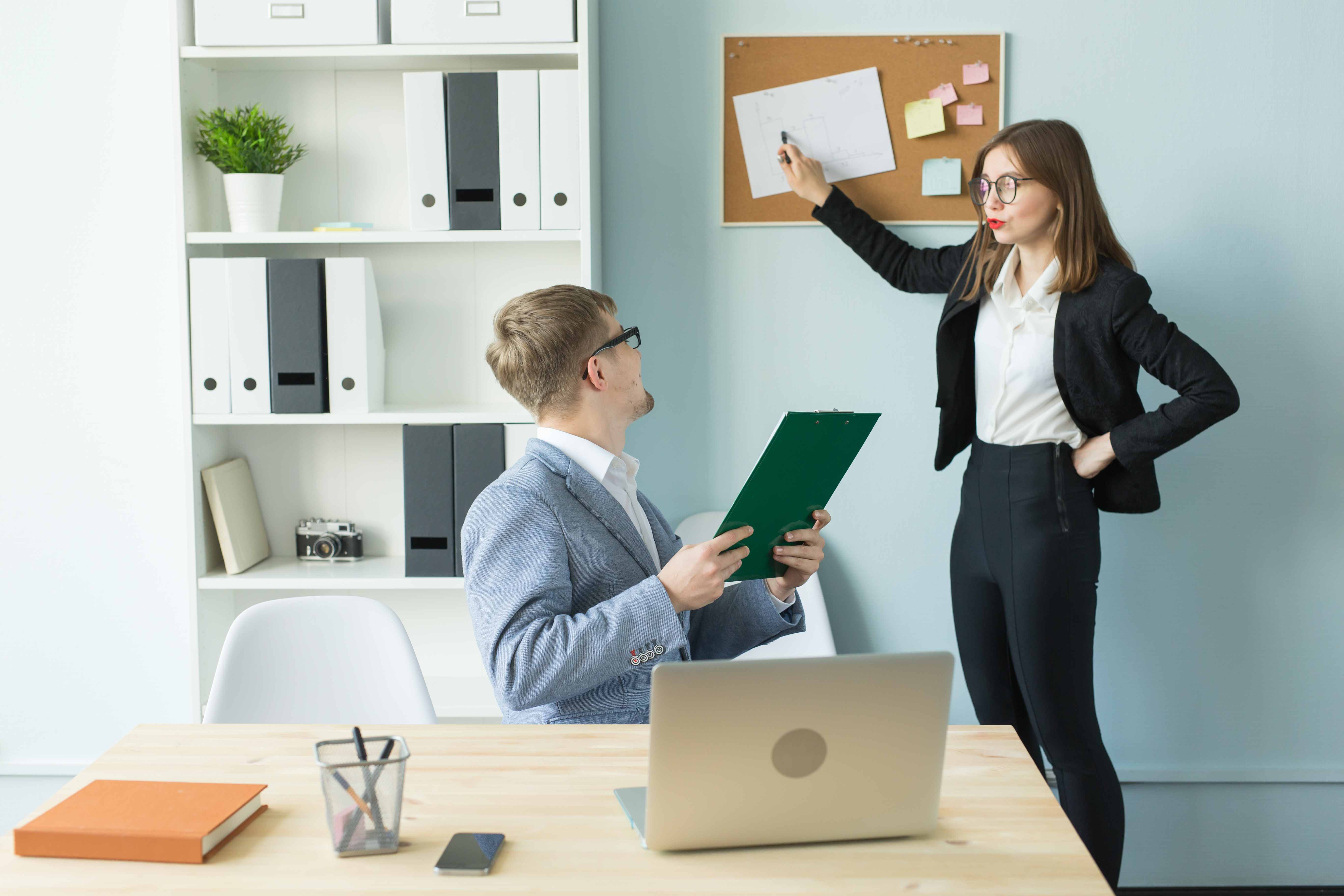 Шаг 2: Увольнение сотрудников и оформление необходимых документов