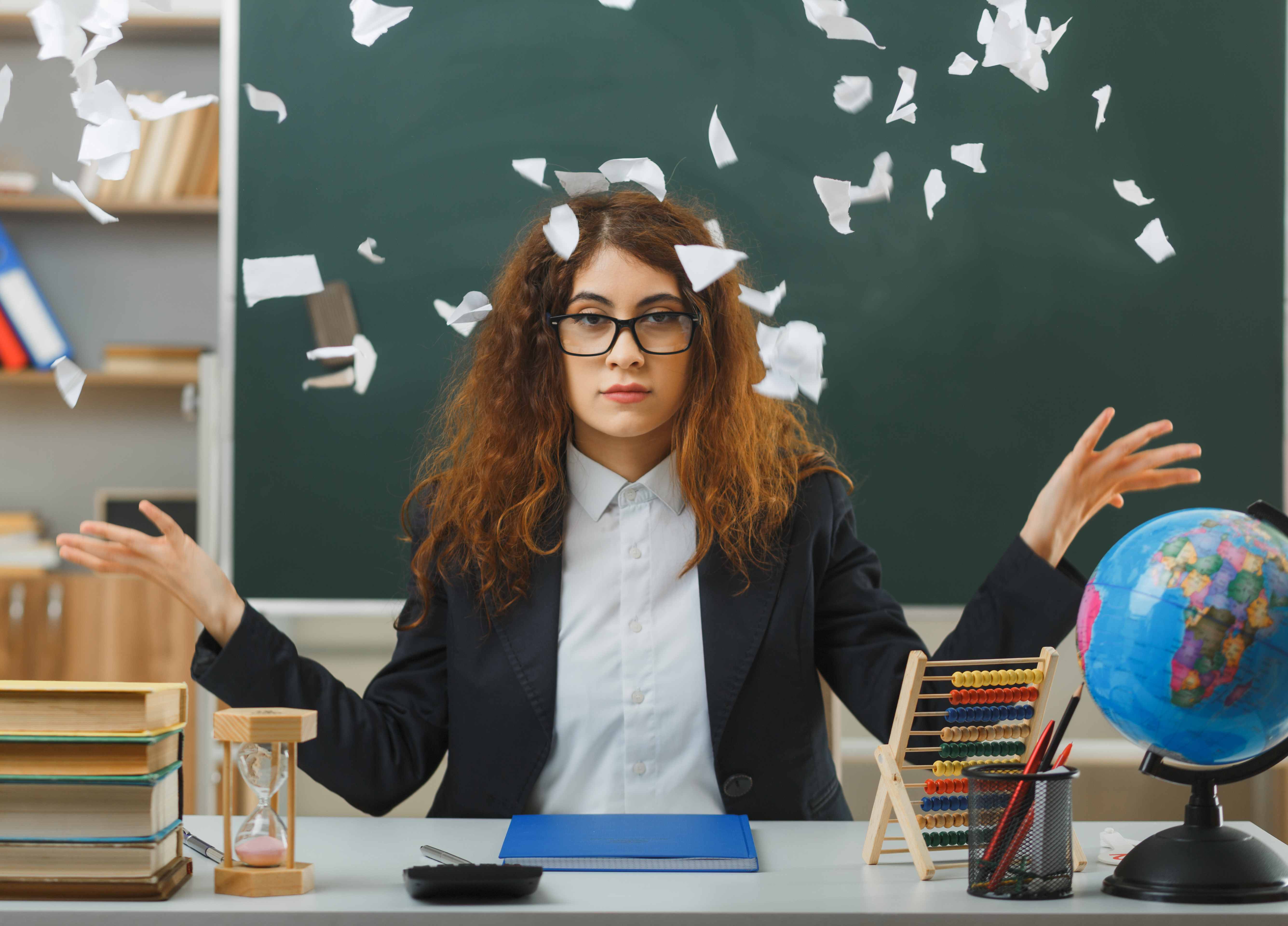 Почему молодые учителя не задерживаются в школах?