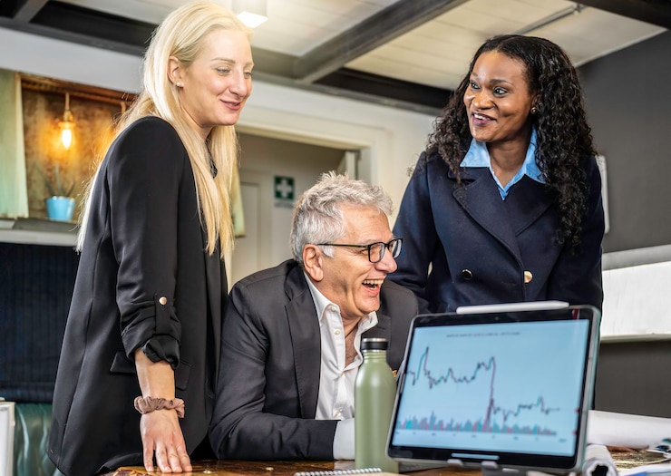 private equity analyst