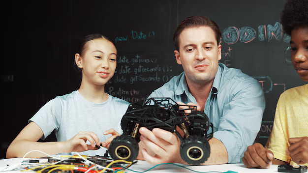 преподаватель робототехники
