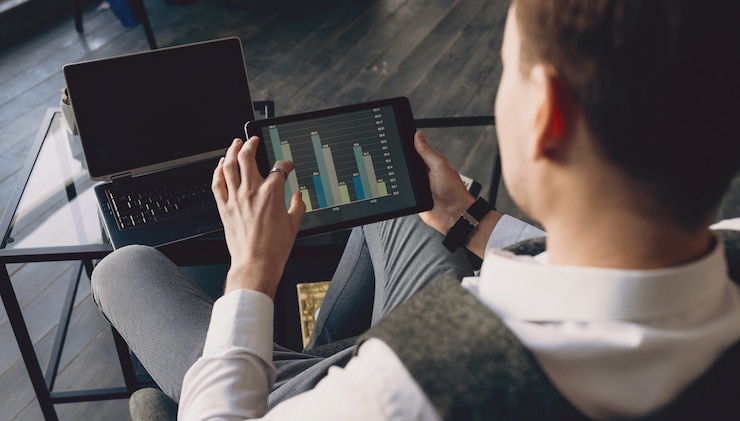 investment analyst