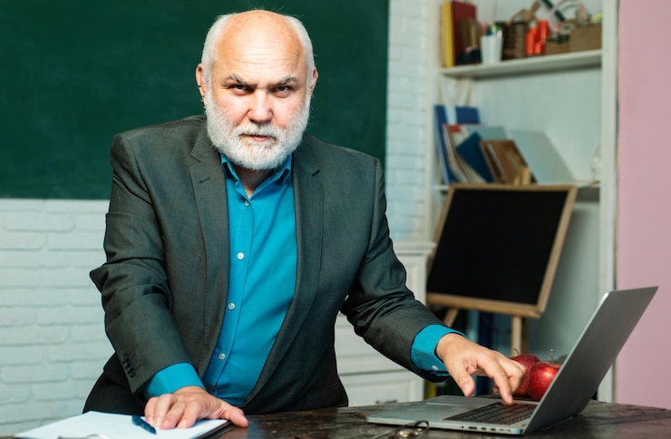 старший бухгалтер по учету тмц