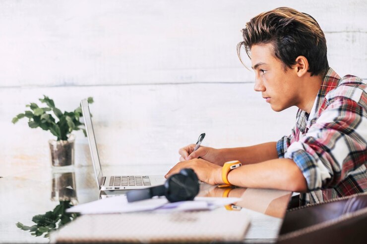 junior copywriter